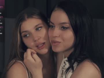 couple
        vivid_girls cam image #4392390