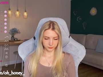 girl
        oh_honey_ cam image #1452885