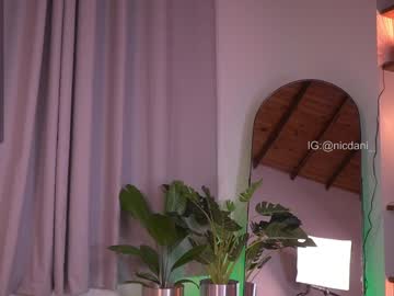girl
        nicdani_1 cam image #5904551