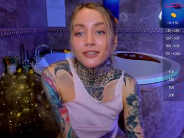 girl
        nickyneck cam image #899936