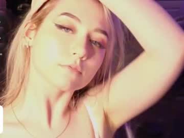 girl
        owlluree cam image #4071988