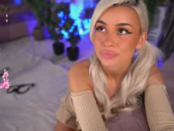 girl
        serene_sophiex cam image #4977070