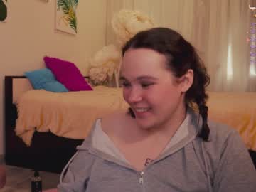 girl
        chery_lady22 cam image #1696324
