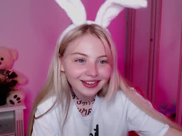 girl
        shy_blondiee cam image #860058