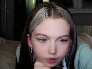 girl
        small_blondee cam image #2814432