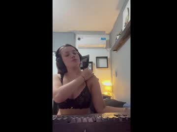 girl Sex Webcams With Notorious Girls with eemilyyyy19