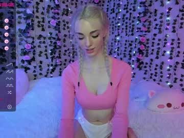 girl
        bunnydollstella cam image #559410