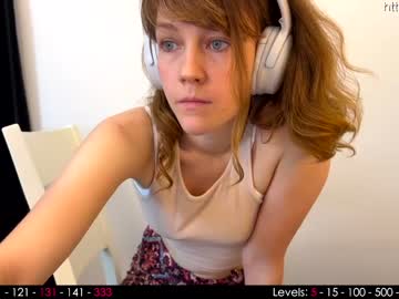 girl
        its_lily cam image #1036752