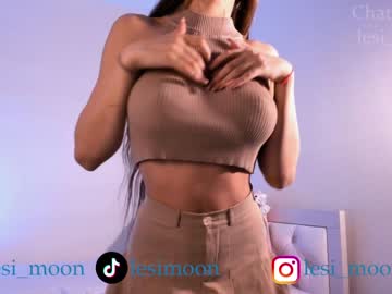 girl
        lesi_moon cam image #3333887