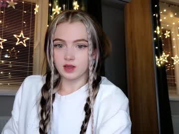 girl
        small_blondee cam image #2886743