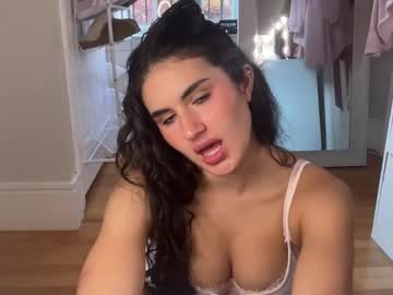 girl
        itsmellll cam image #5350379
