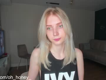 girl
        oh_honey_ cam image #1907765