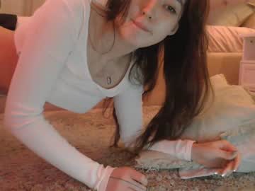 girl
        sarasuo cam image #3428277