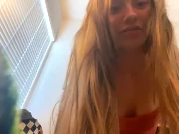 couple
        hootersgirl69 cam image #232712