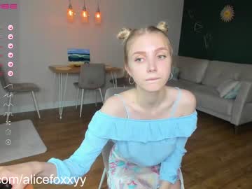 girl
        oh_honey_ cam image #2050741