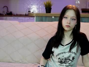 girl
        garynbinford cam image #6686365