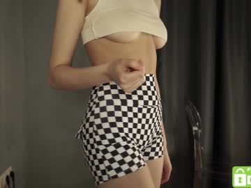 girl
        tessarosse_ cam image #1633196