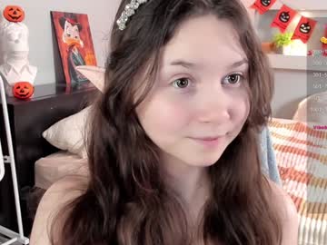 girl
        lynngroves cam image #5344114