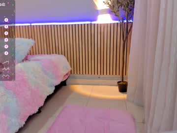 girl
        little_effy18 cam image #3596904