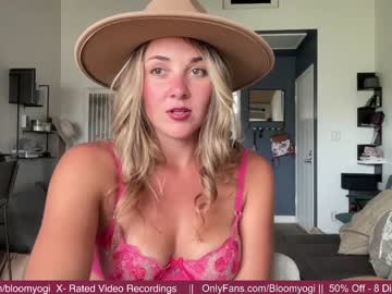 girl
        bloomyogi cam image #2067175