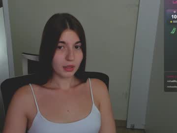 girl
        stacy_cy cam image #4851410