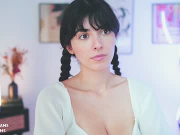 girl
        katdreams cam image #2289599