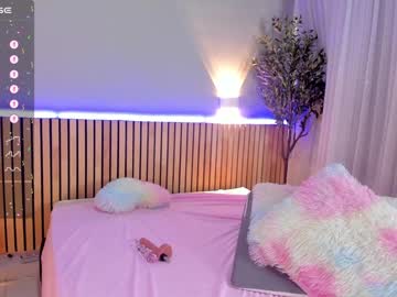 girl
        little_effy18 cam image #3717768